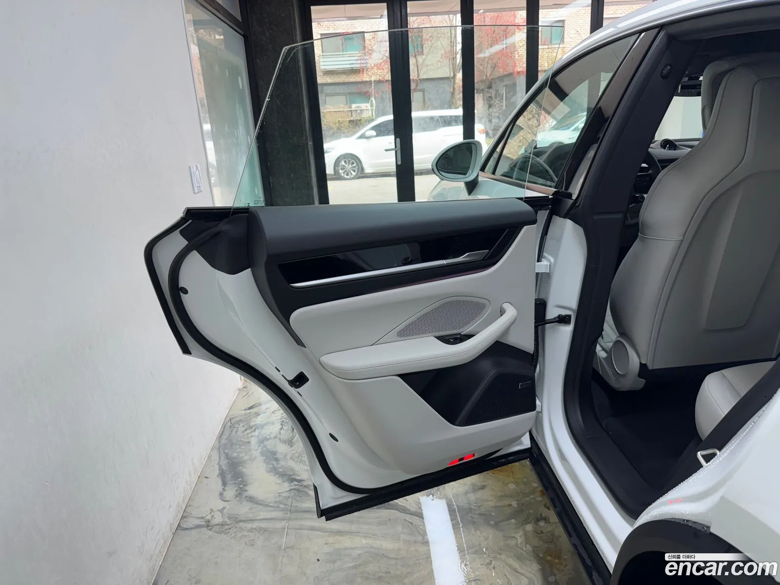 Porsche Macan EV 2025 — 18