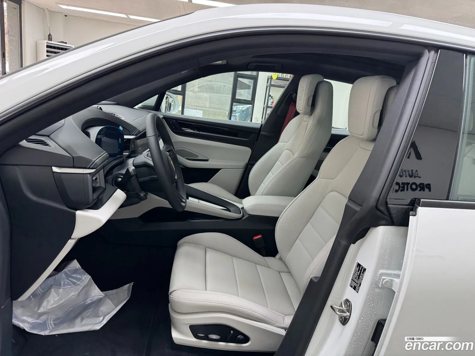 Porsche Macan EV 2025 — 16