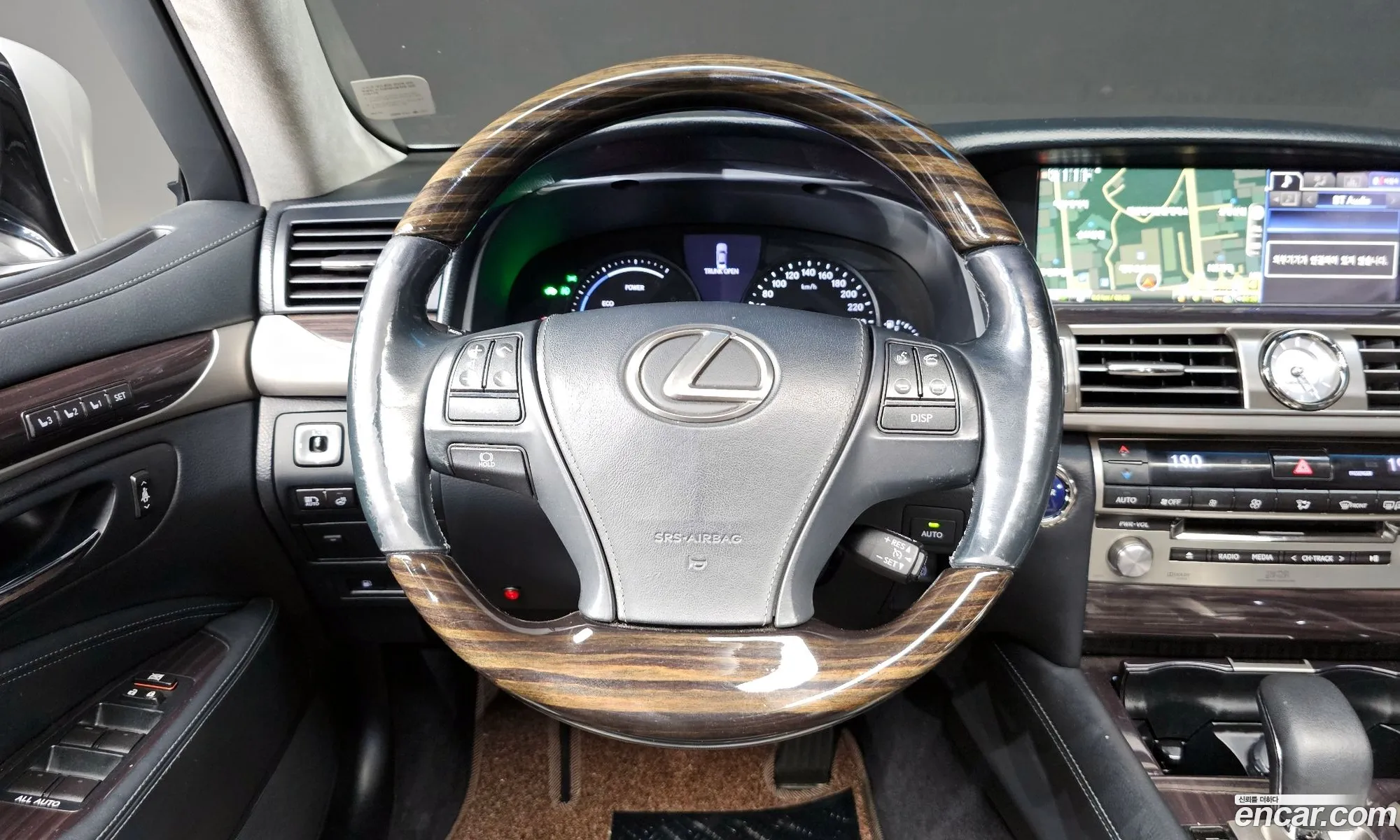 Lexus LS600hL 2014 JTHDU1EF8E5018036 — 3
