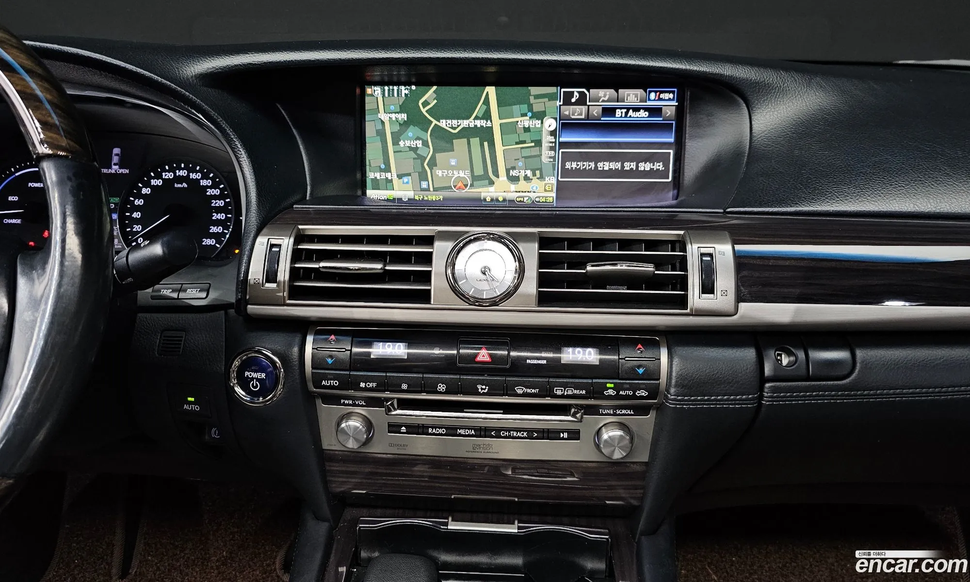 Lexus LS600hL 2014 JTHDU1EF8E5018036 — 8