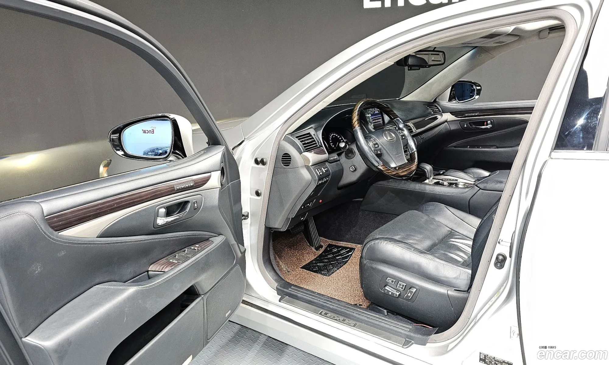 Lexus LS600hL 2014 JTHDU1EF8E5018036 — 15