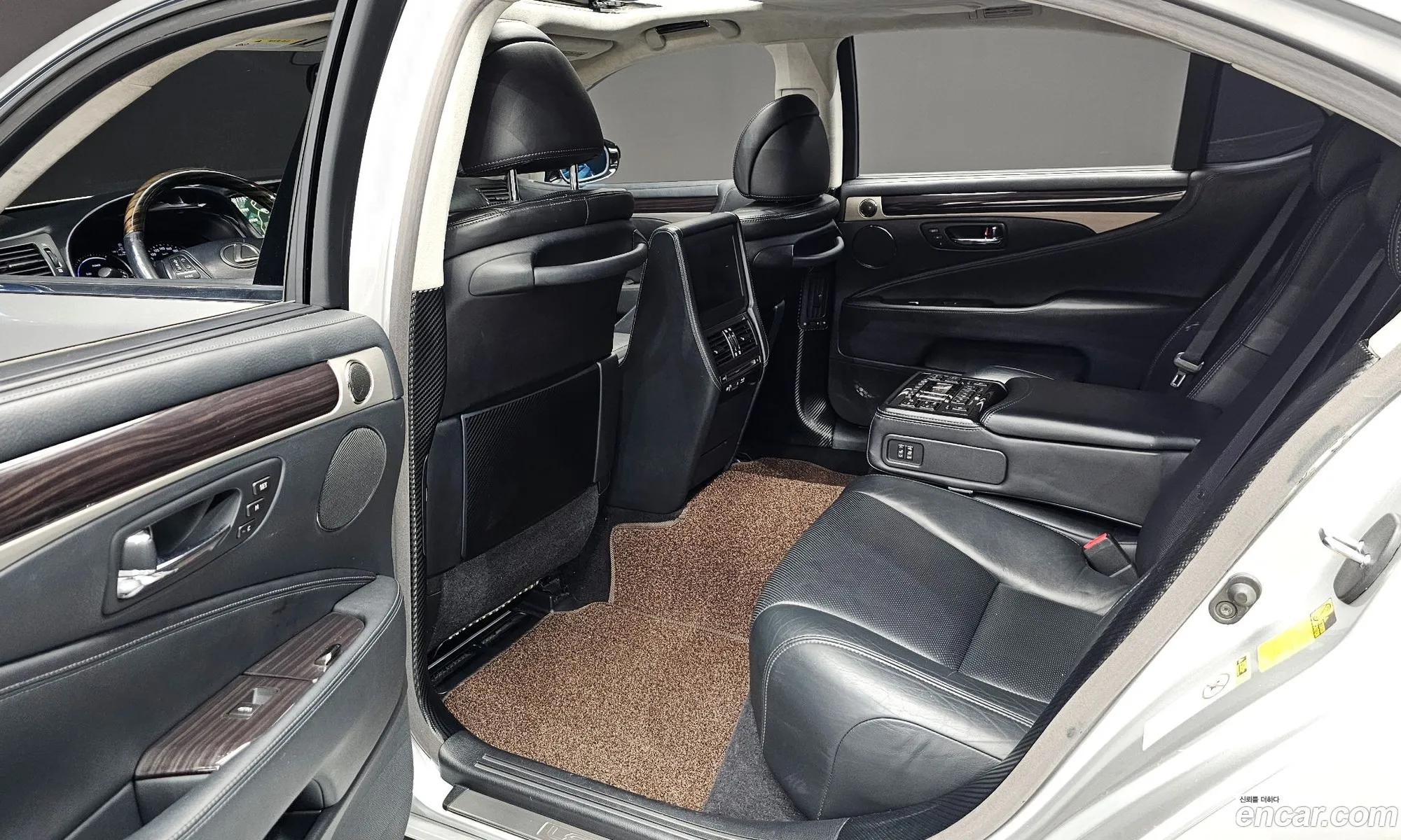 Lexus LS600hL 2014 JTHDU1EF8E5018036 — 11