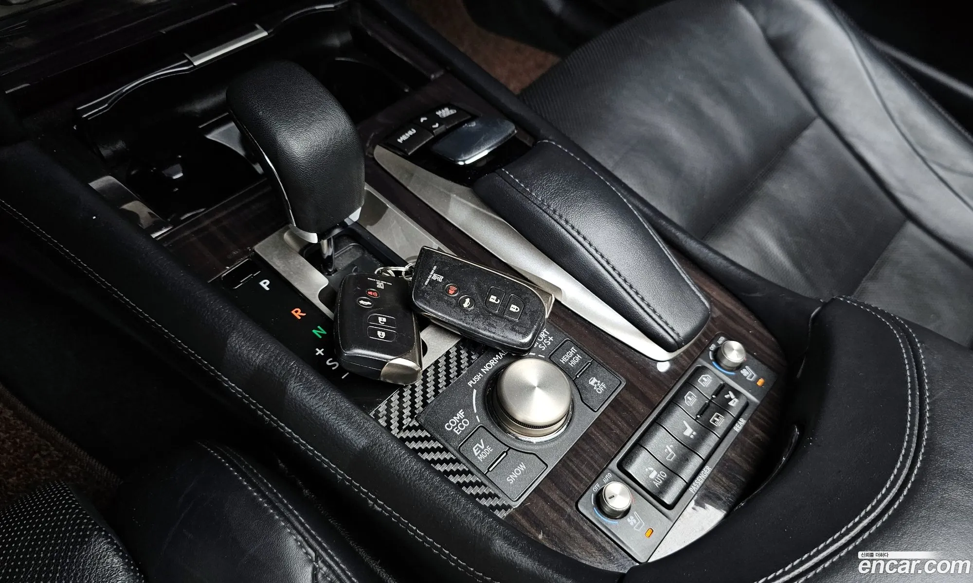 Lexus LS600hL 2014 JTHDU1EF8E5018036 — 16