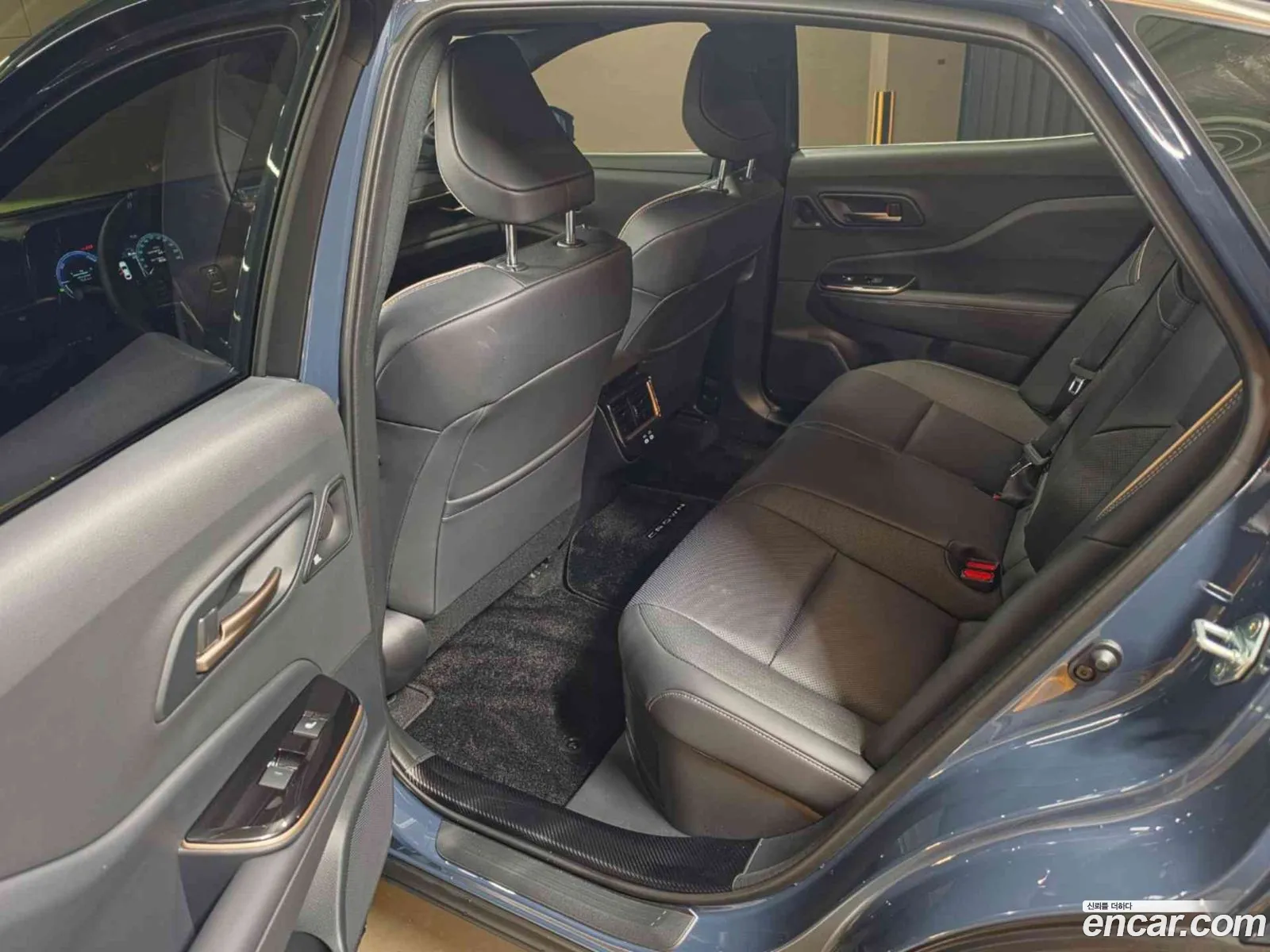 Toyota Crown Crossover 2025 — 14