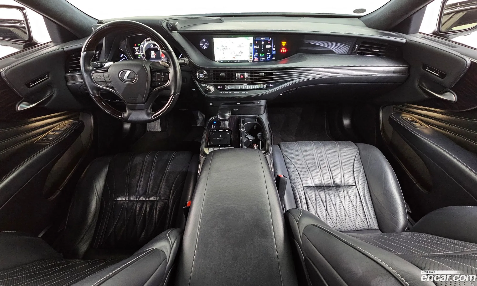 Lexus LS500 2018 — 19