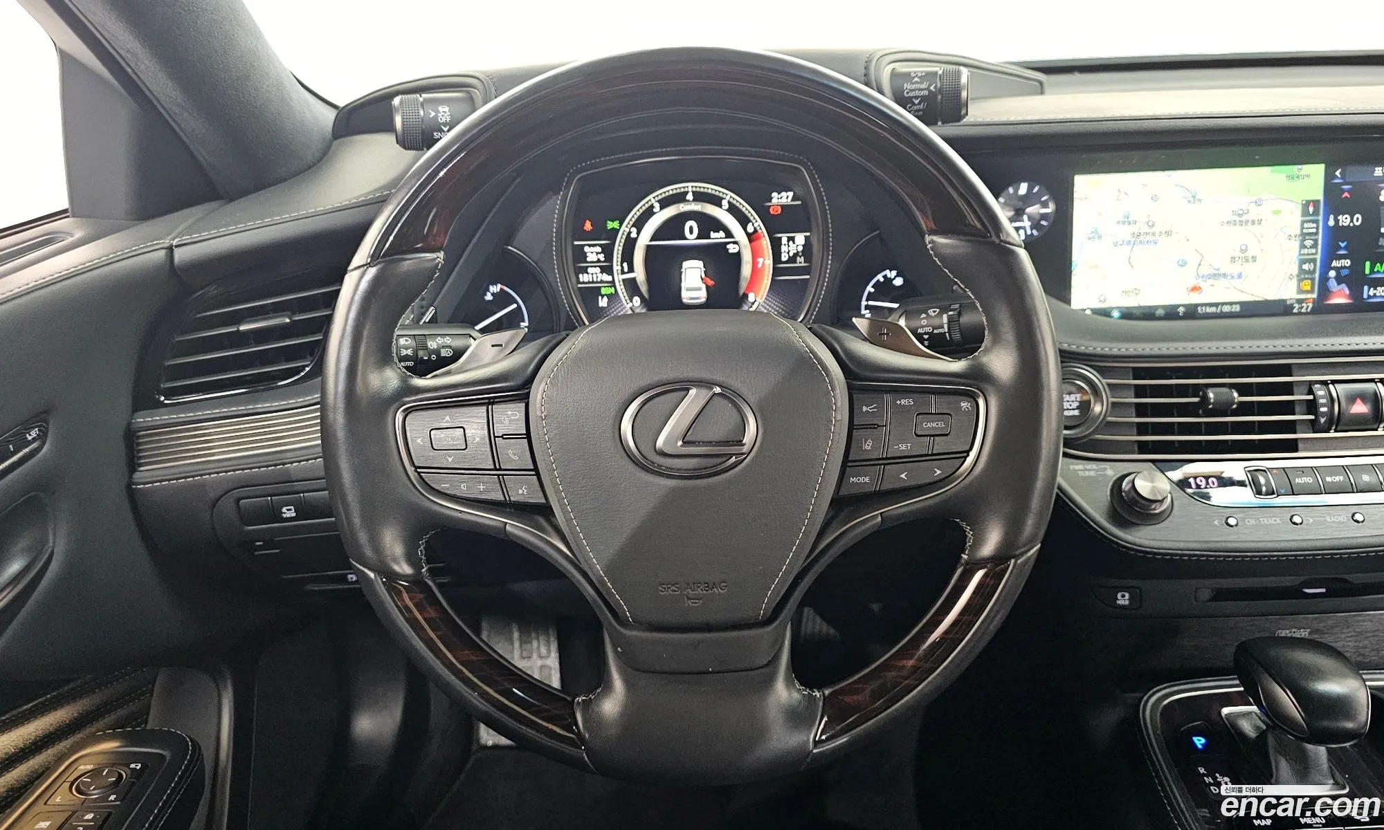 Lexus LS500 2018 — 11