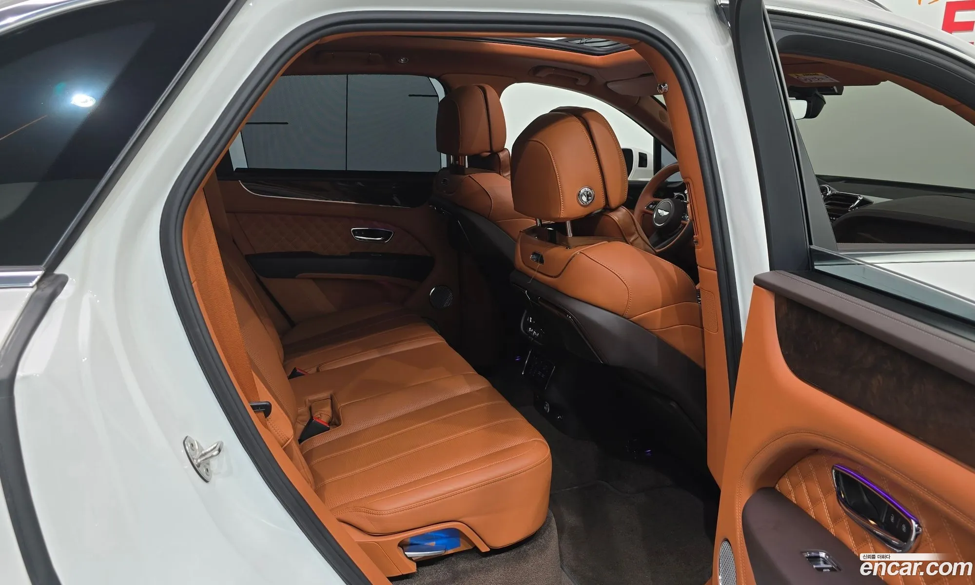 Bentley Bentayga 2022 SJAAM14V2NC015420 — 29