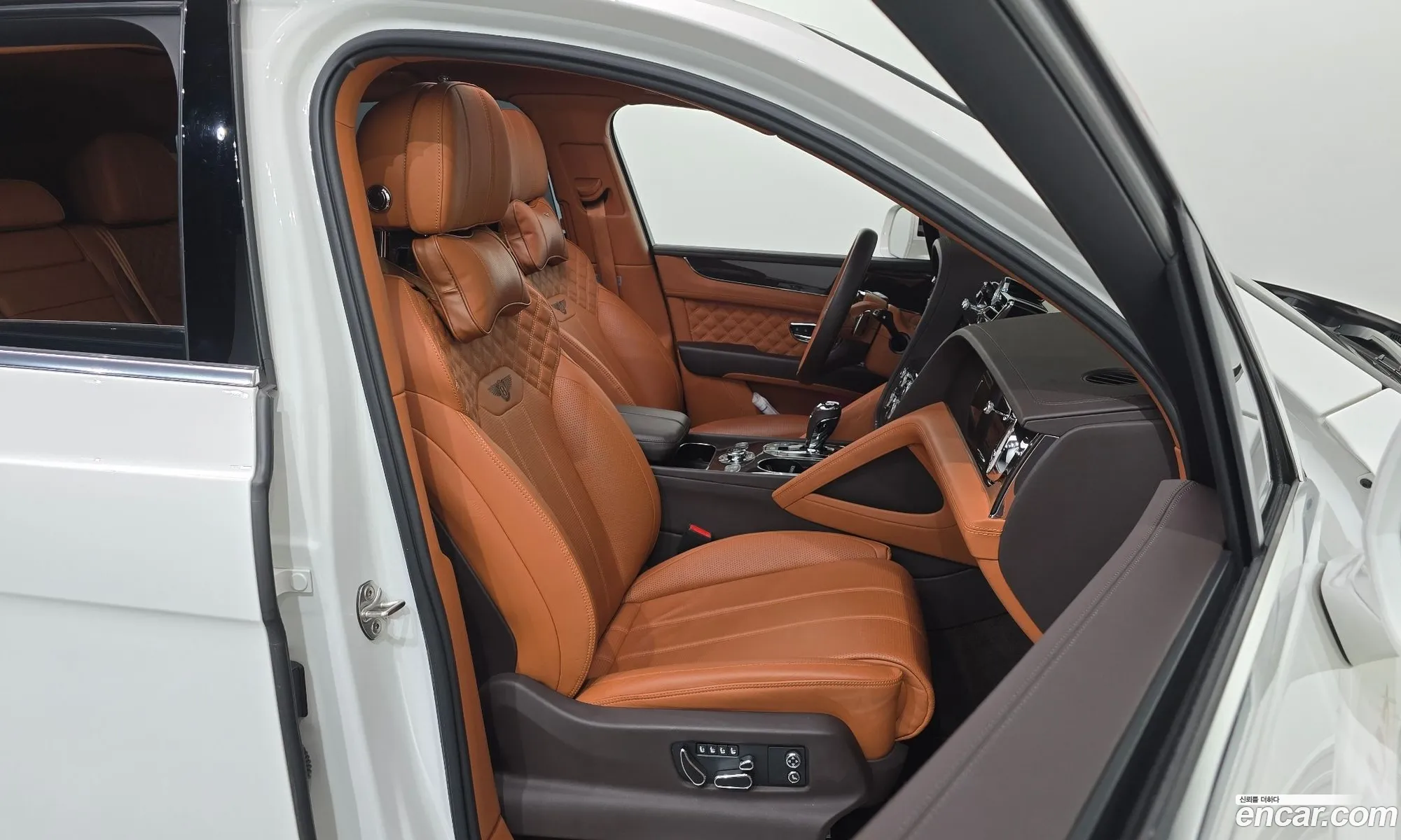 Bentley Bentayga 2022 SJAAM14V2NC015420 — 2