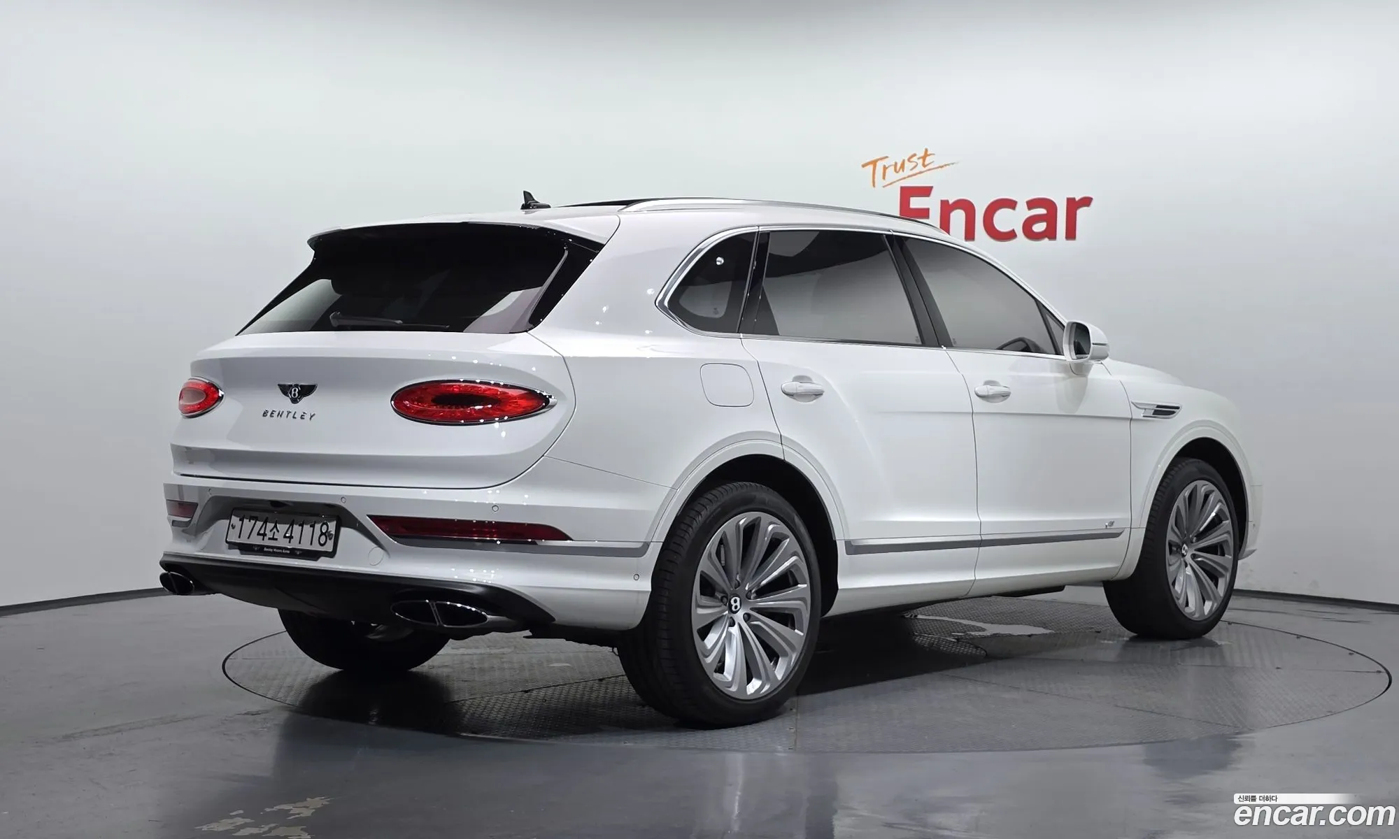 Bentley Bentayga 2022 SJAAM14V2NC015420 — 28