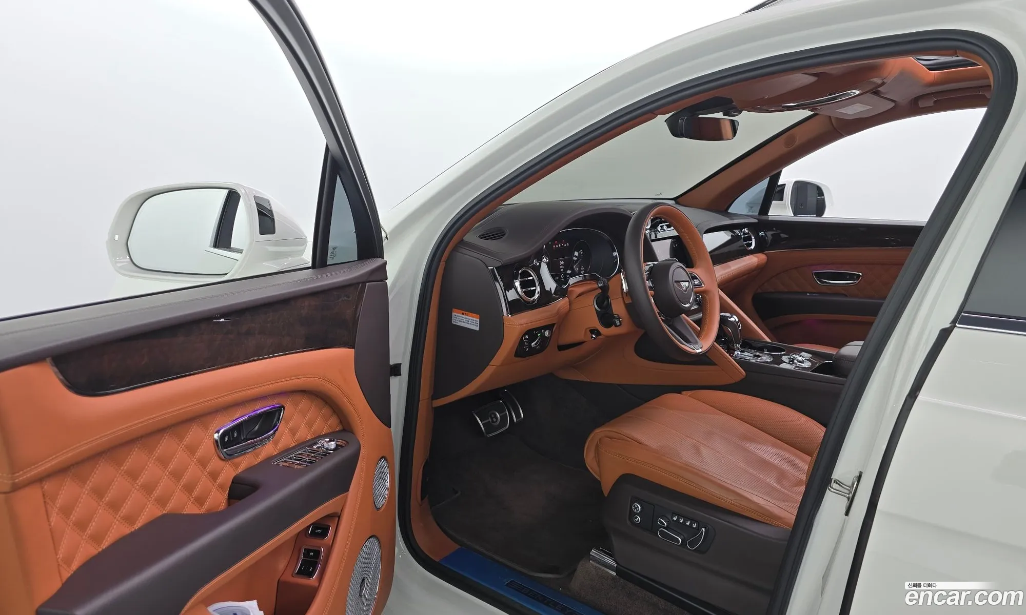 Bentley Bentayga 2022 SJAAM14V2NC015420 — 15