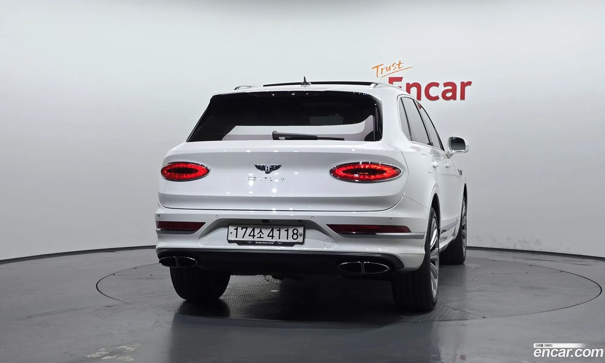 Bentley Bentayga 2022 SJAAM14V2NC015420 — 3