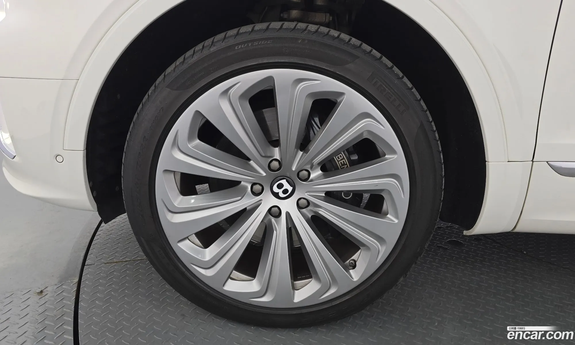 Bentley Bentayga 2022 SJAAM14V2NC015420 — 24