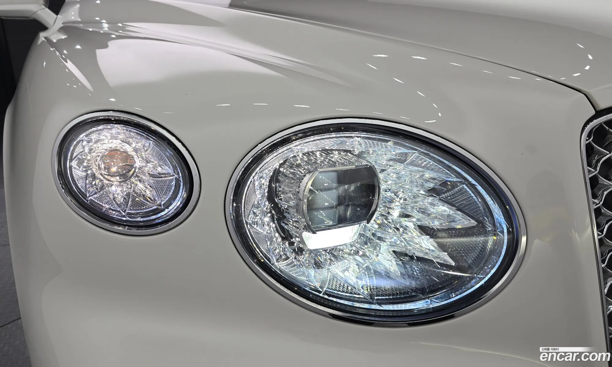Bentley Bentayga 2022 SJAAM14V2NC015420 — 17