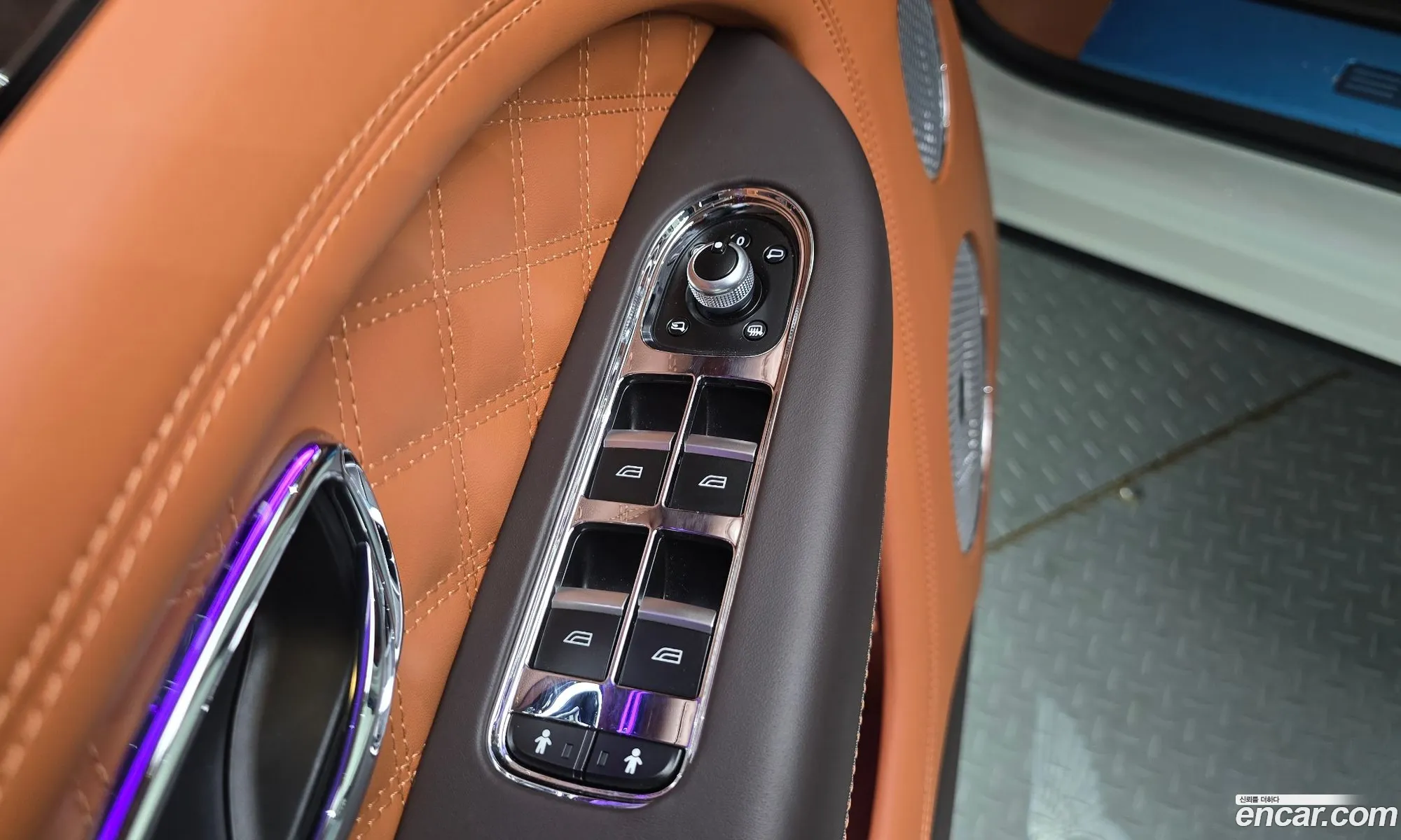 Bentley Bentayga 2022 SJAAM14V2NC015420 — 4