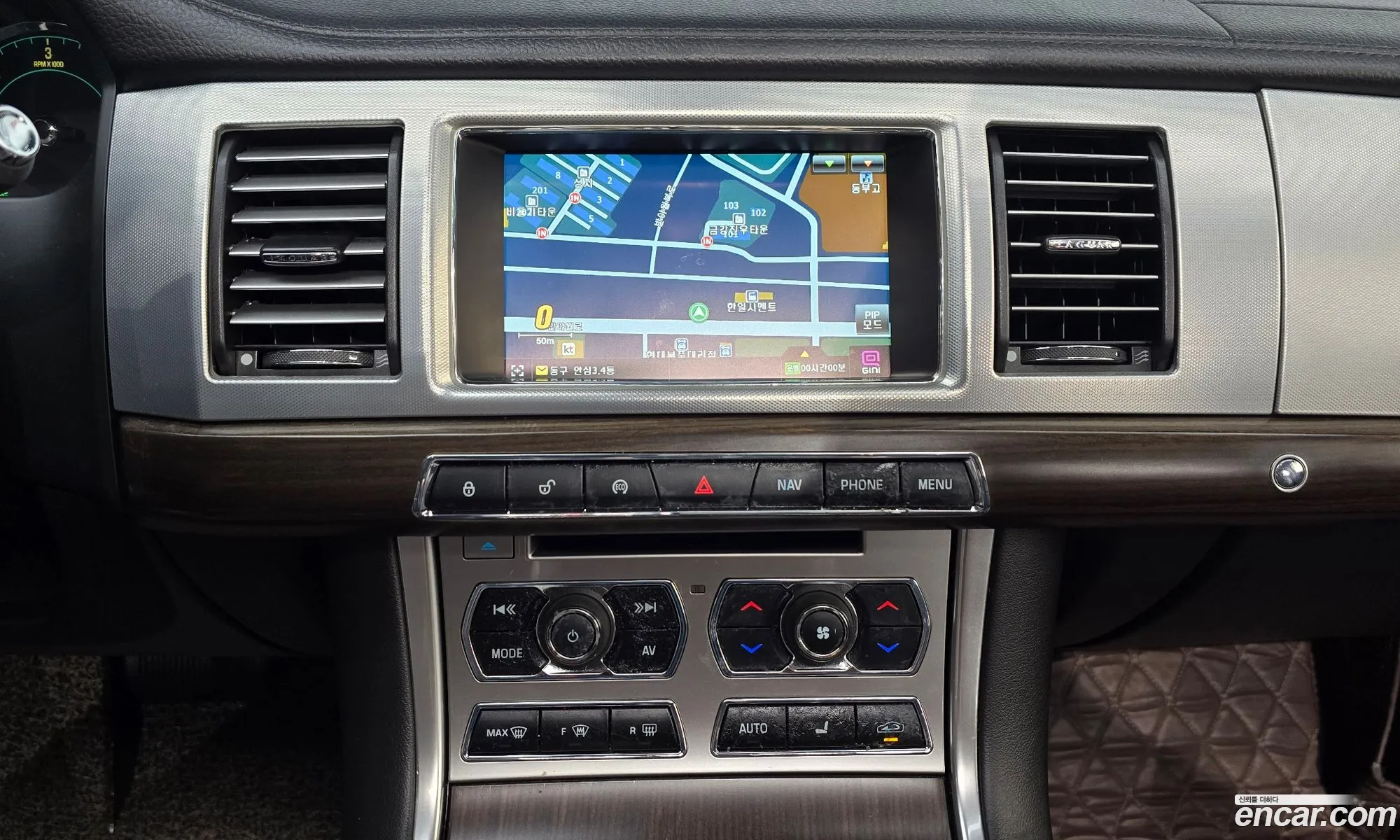 Jaguar XF 2011 SAJAA0567CDS33094 — 4