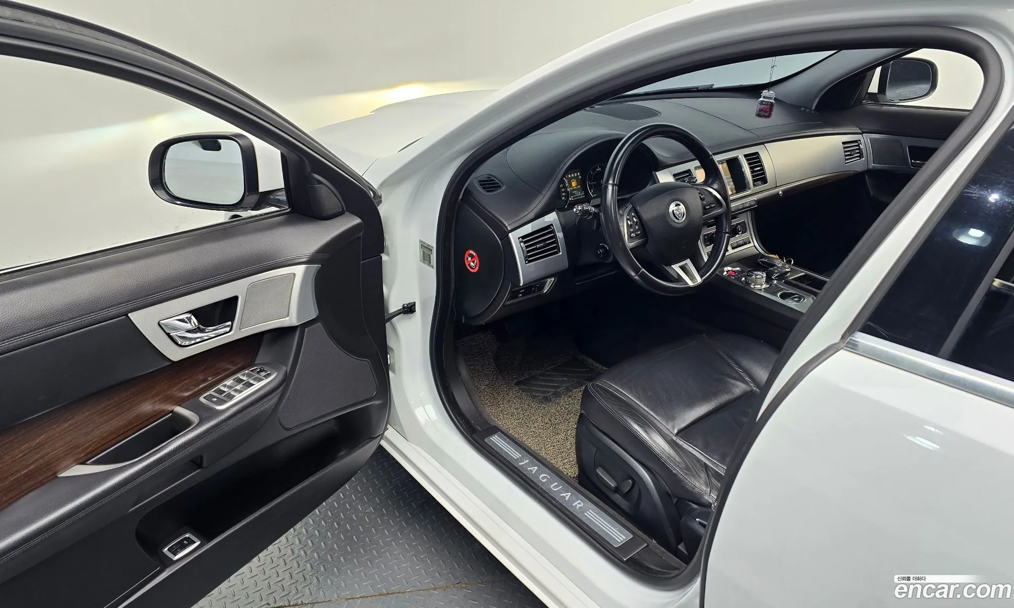Jaguar XF 2011 SAJAA0567CDS33094 — 12