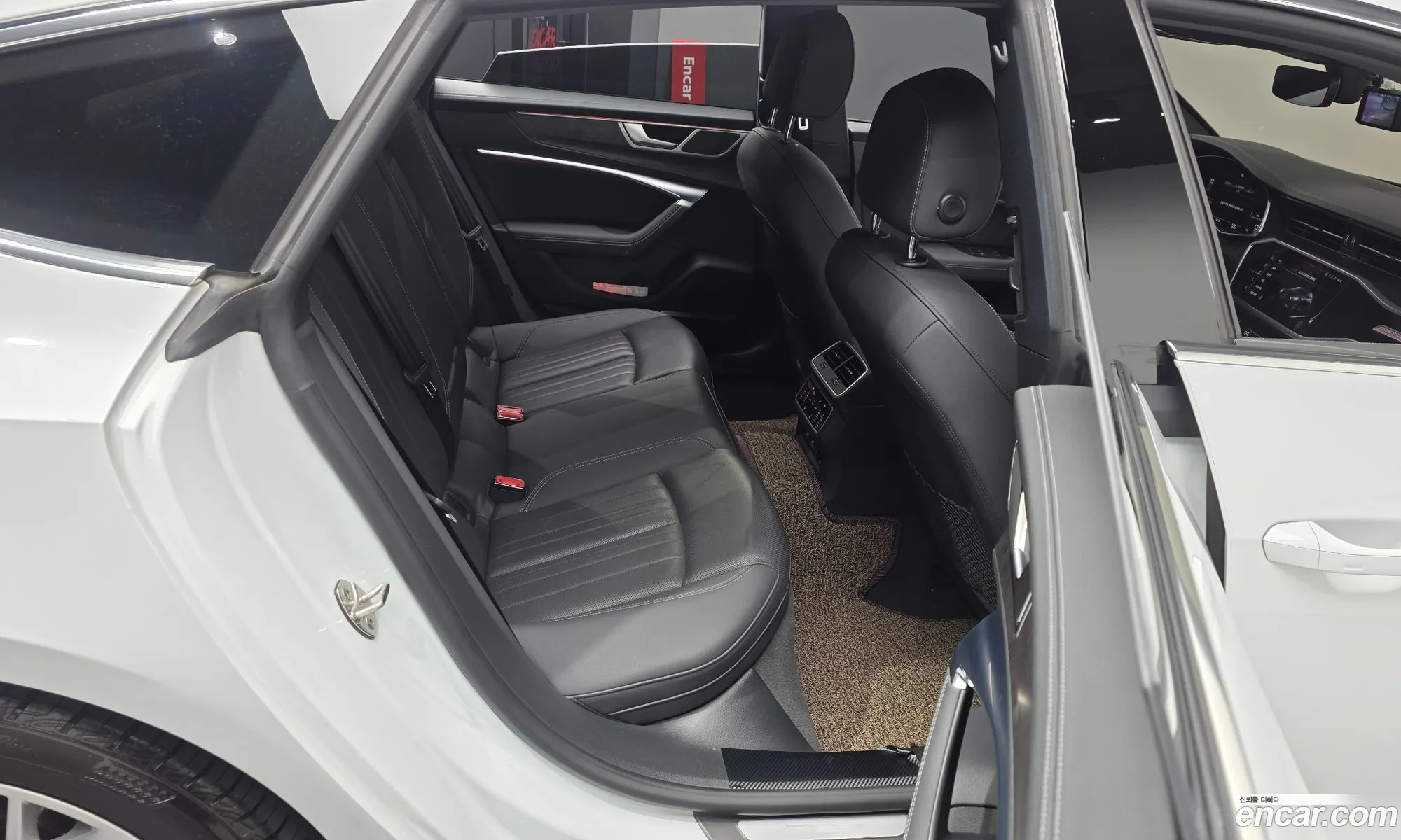 Audi A7 2020 WAUZZZF29LN095379 — 7