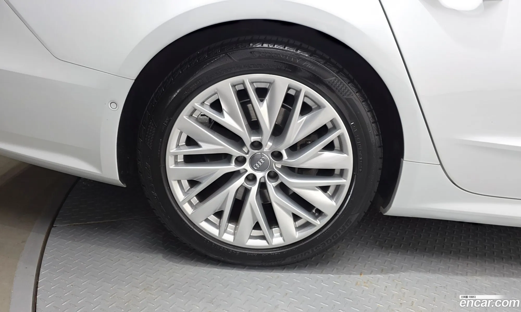 Audi A7 2020 WAUZZZF29LN095379 — 2