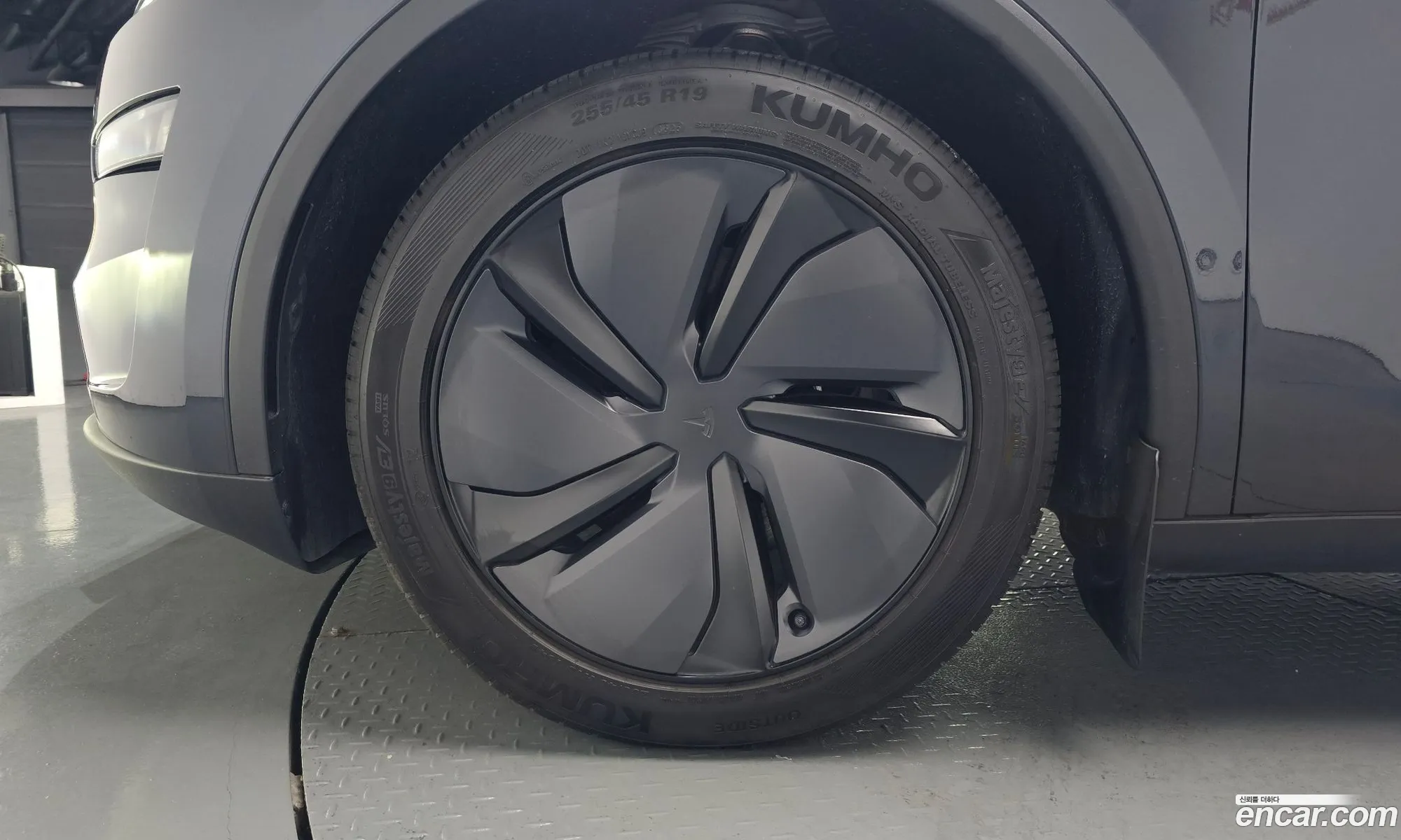 Tesla Model Y 2025 LRWYGCFJ7SC349865 — 26