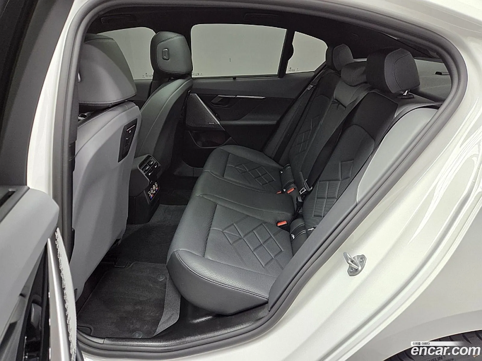 BMW 5 Series 2025 — 5