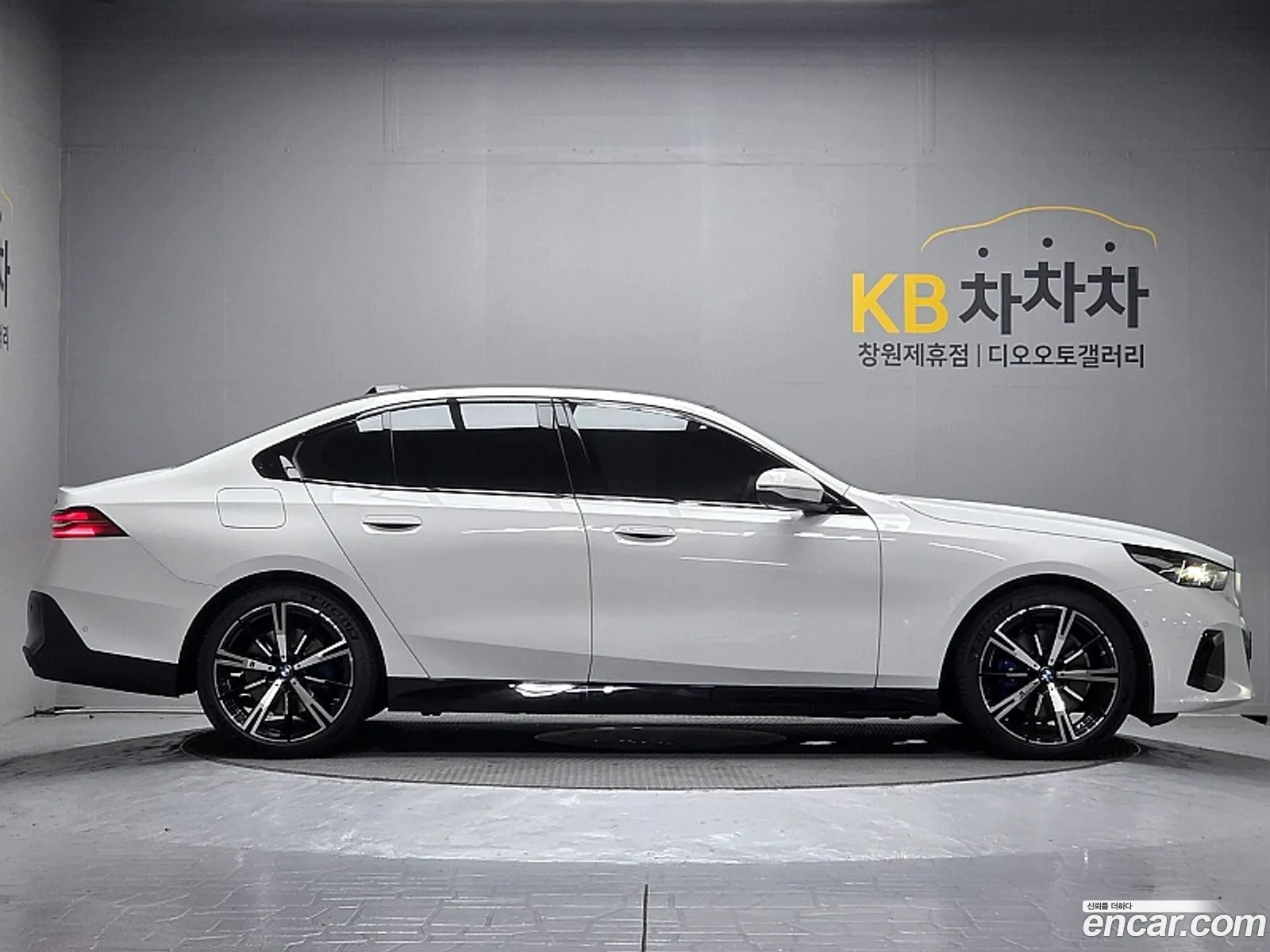 BMW 5 Series 2025 — 19