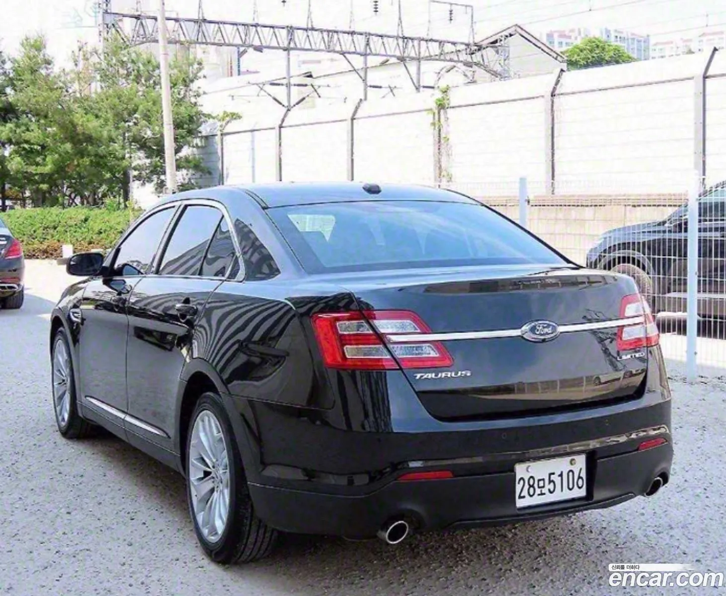 Ford Taurus