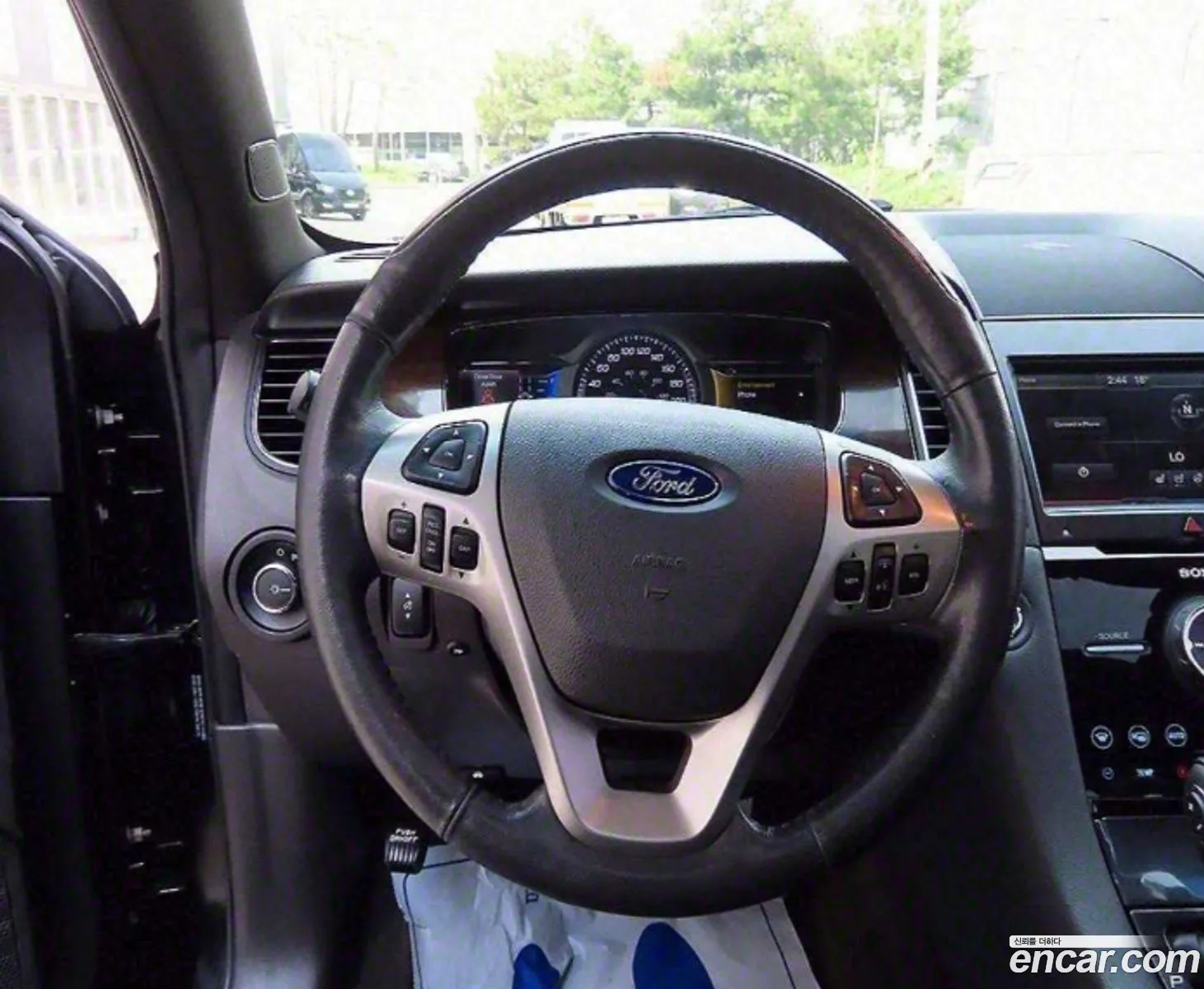 Ford Taurus 2013 — 14