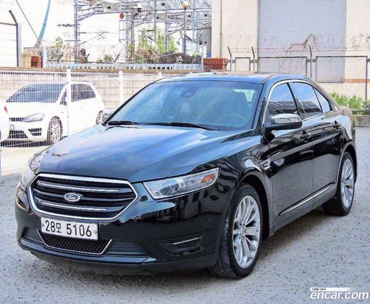 Ford Taurus 2013 — 16