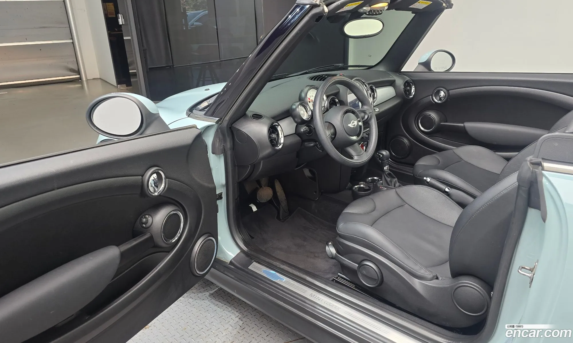 Mini Cooper Convertible 2014 WMWZN3108ET656796 — 8