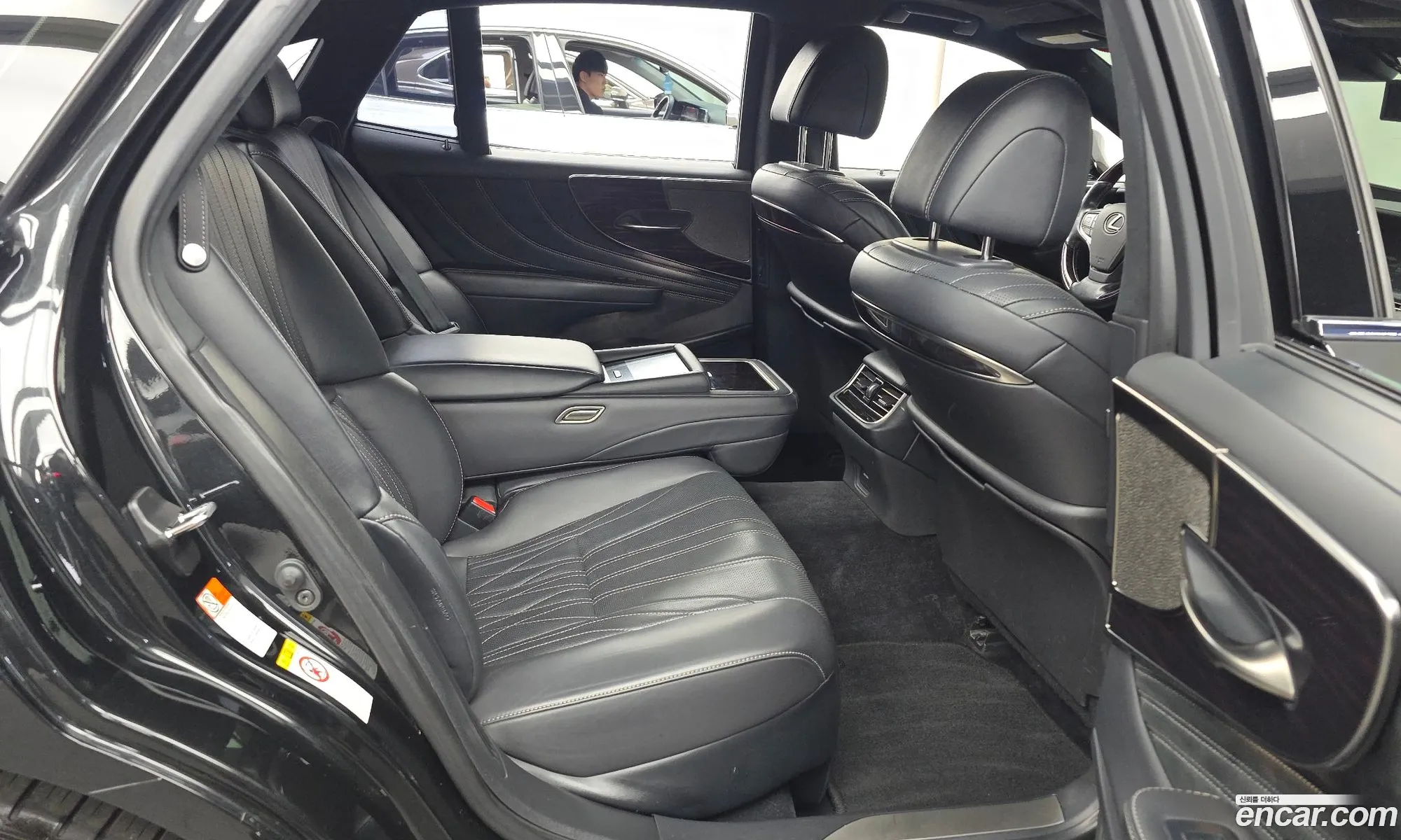 Lexus LS500h 2018 JTHBYLFFXJ5000847 — 8