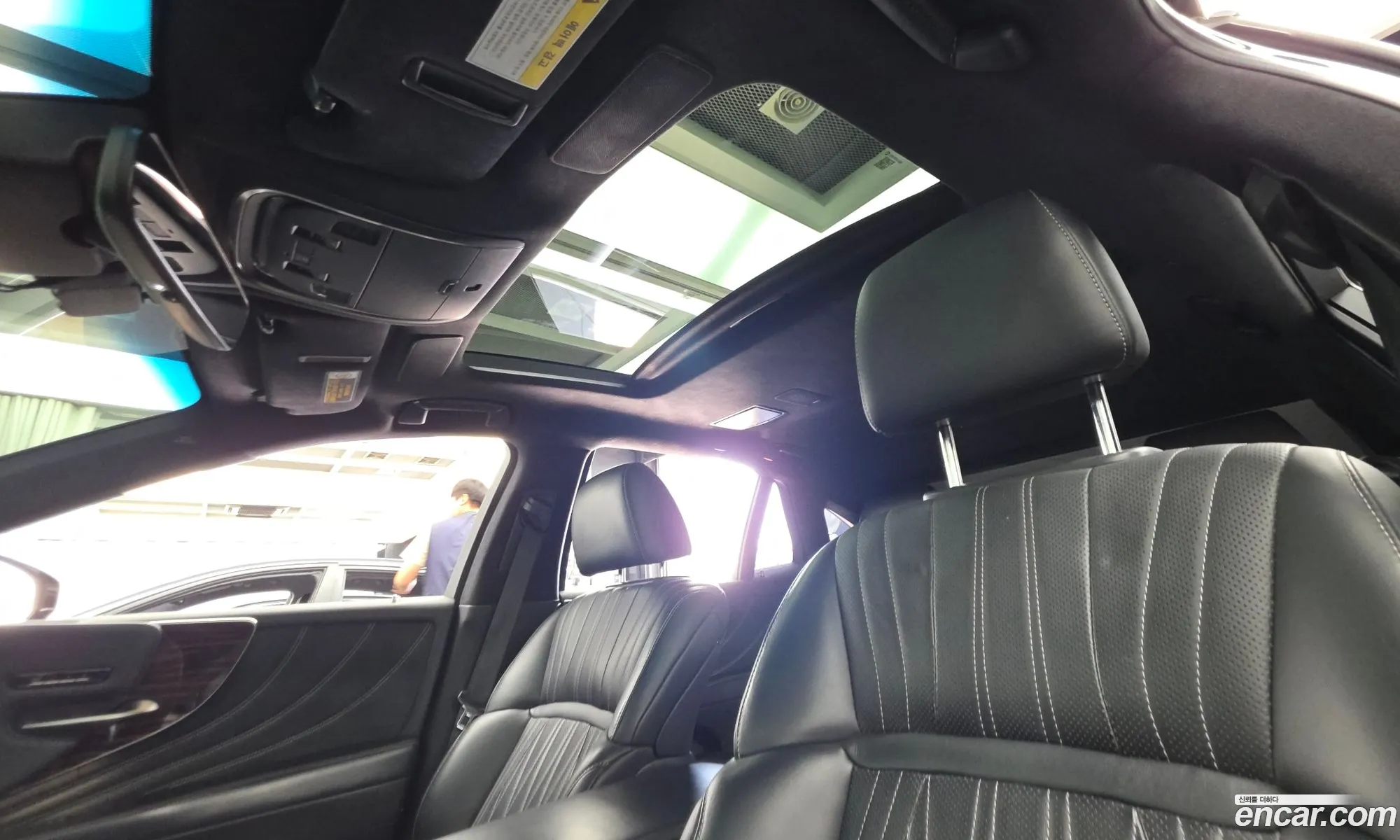 Lexus LS500h 2018 JTHBYLFFXJ5000847 — 12