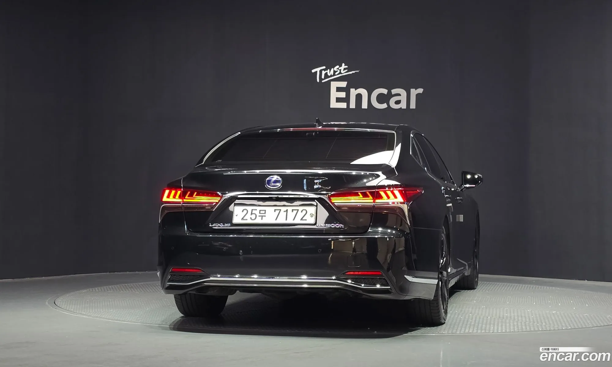 Lexus LS500h 2018 JTHBYLFFXJ5000847 — 15
