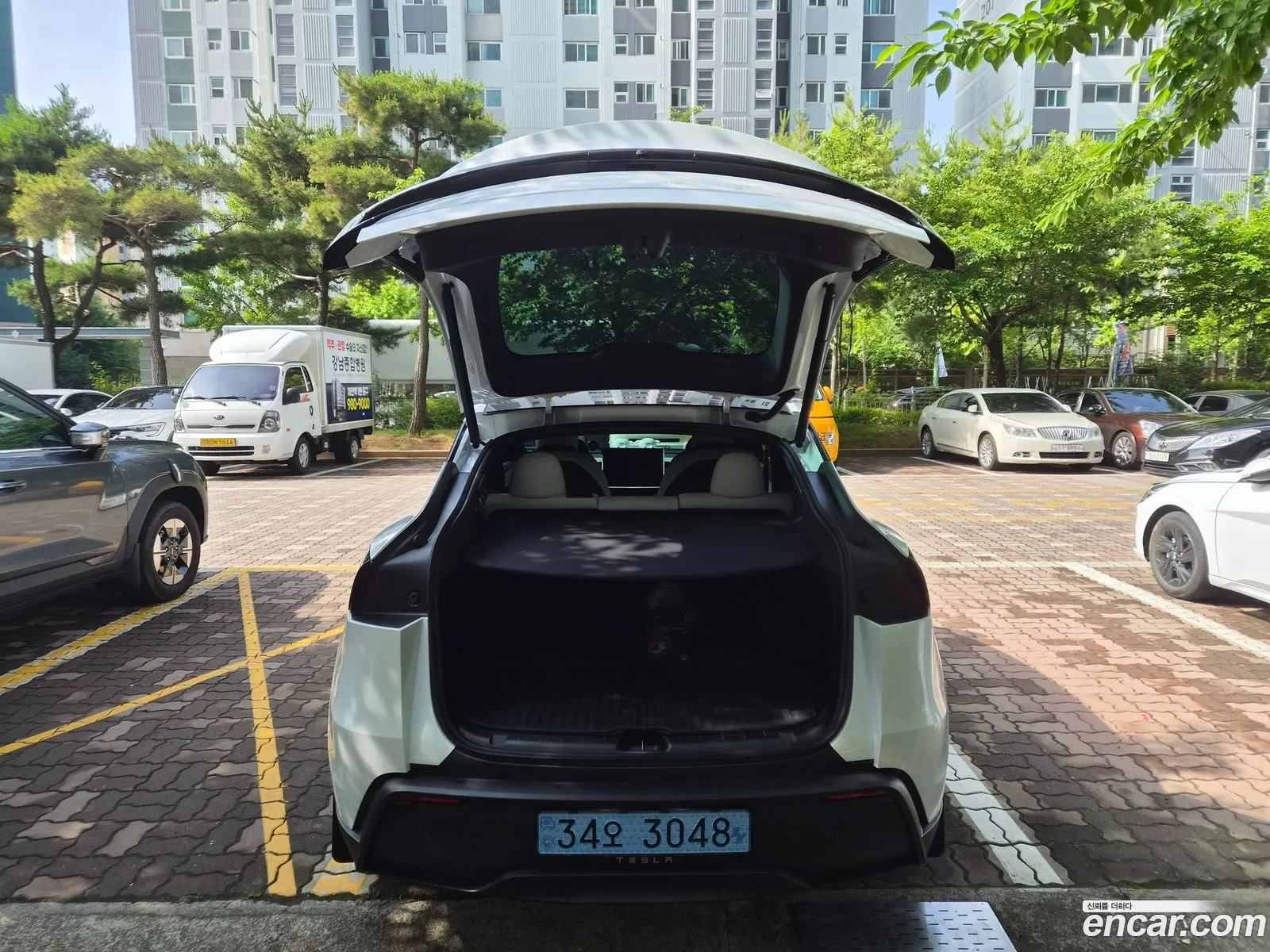 Tesla Model Y 2026 — 12