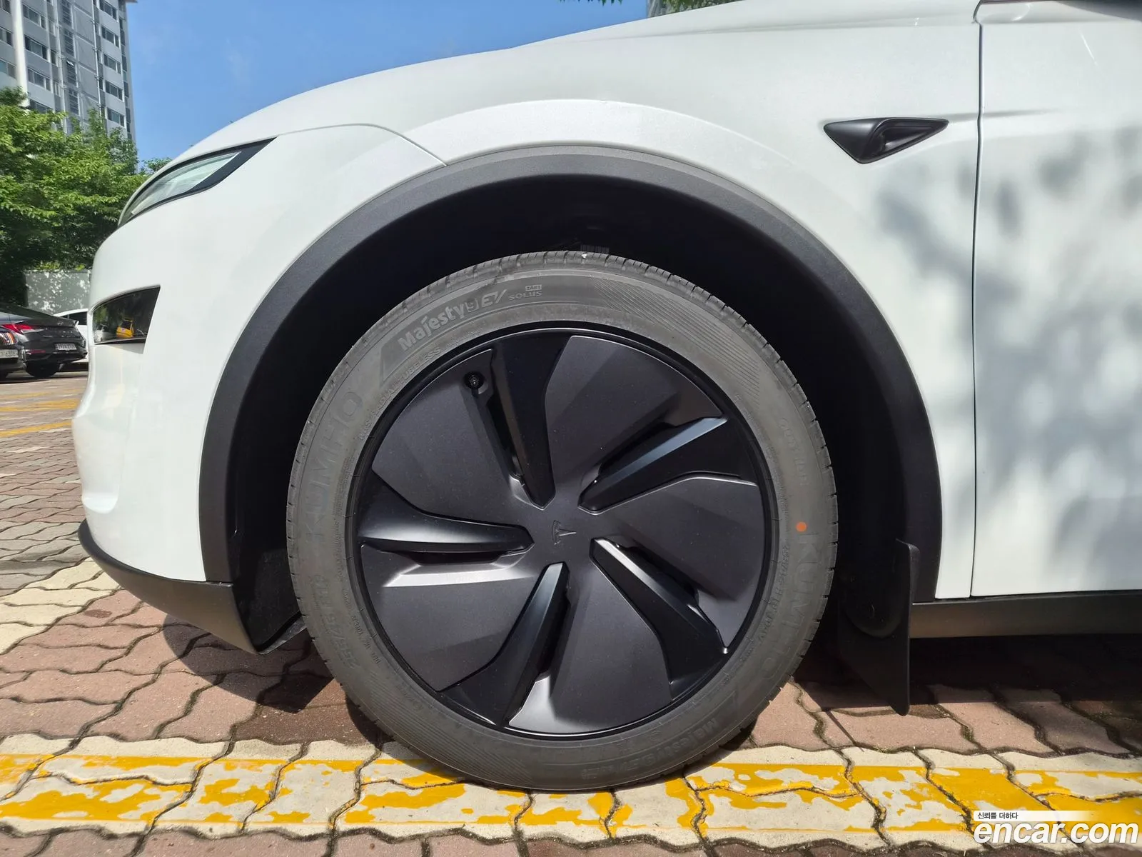 Tesla Model Y 2026 — 6