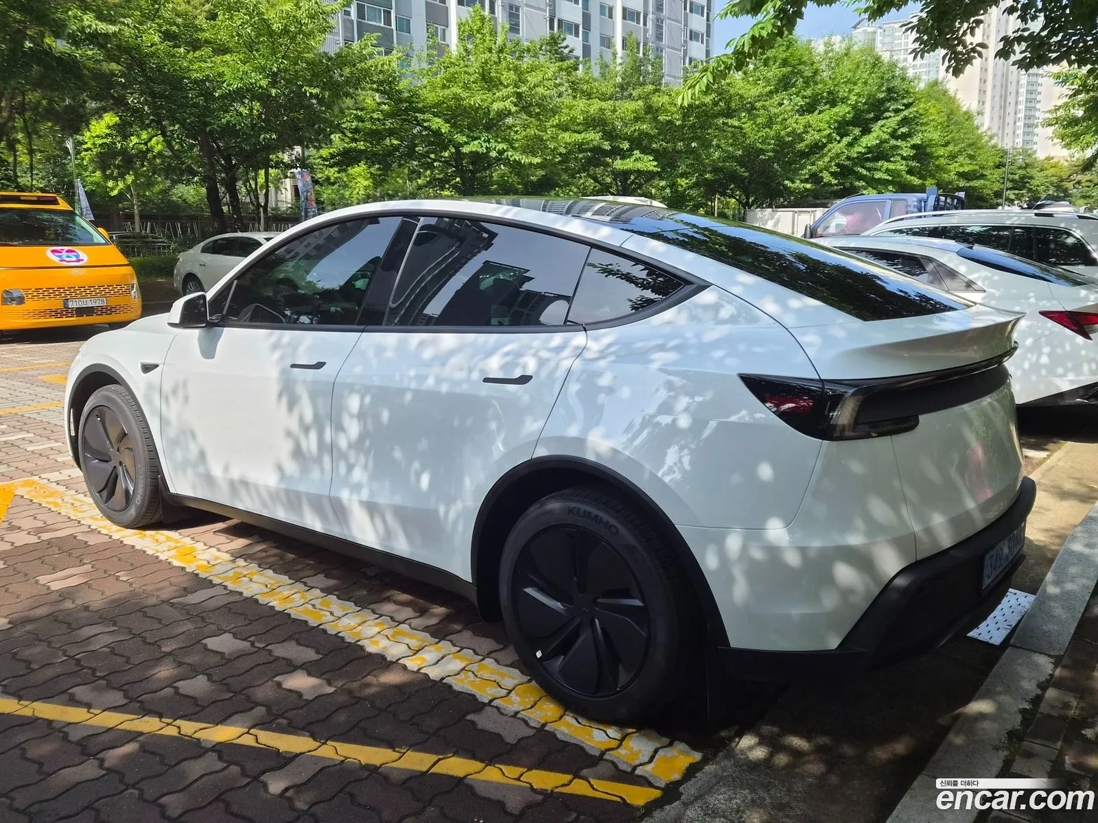 Tesla Model Y 2026 — 14