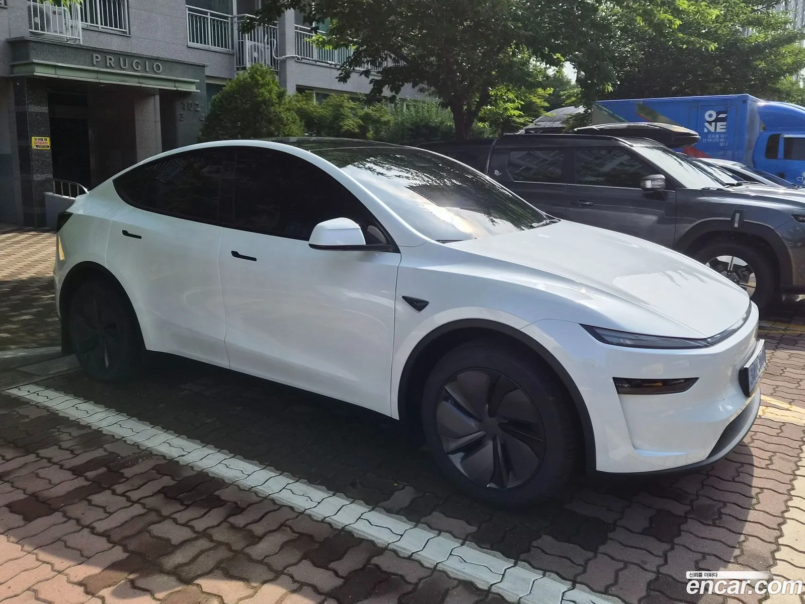Tesla Model Y 2026 — 11