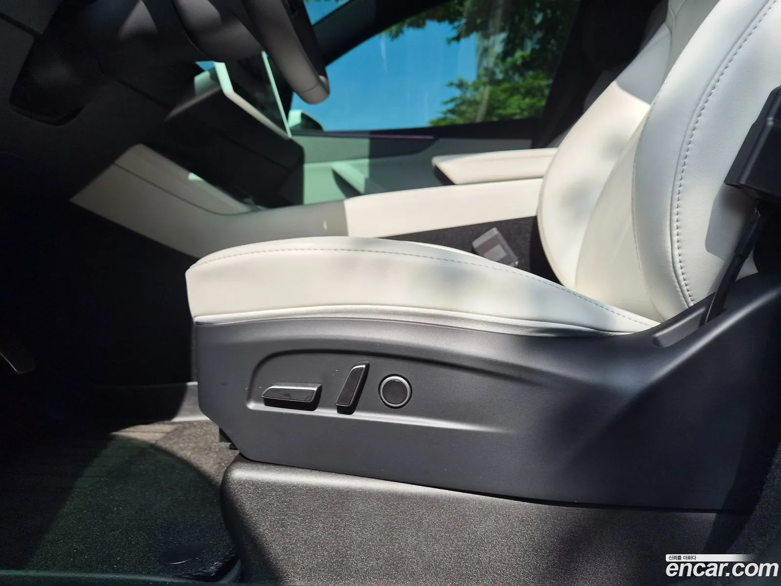 Tesla Model Y 2026 — 10