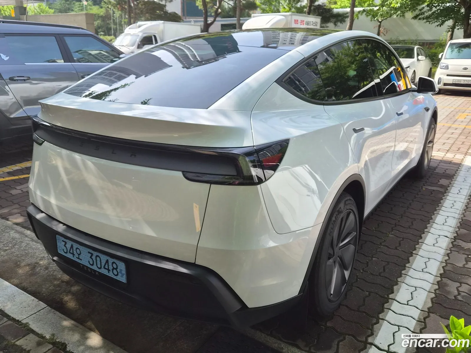 Tesla Model Y 2026 — 13
