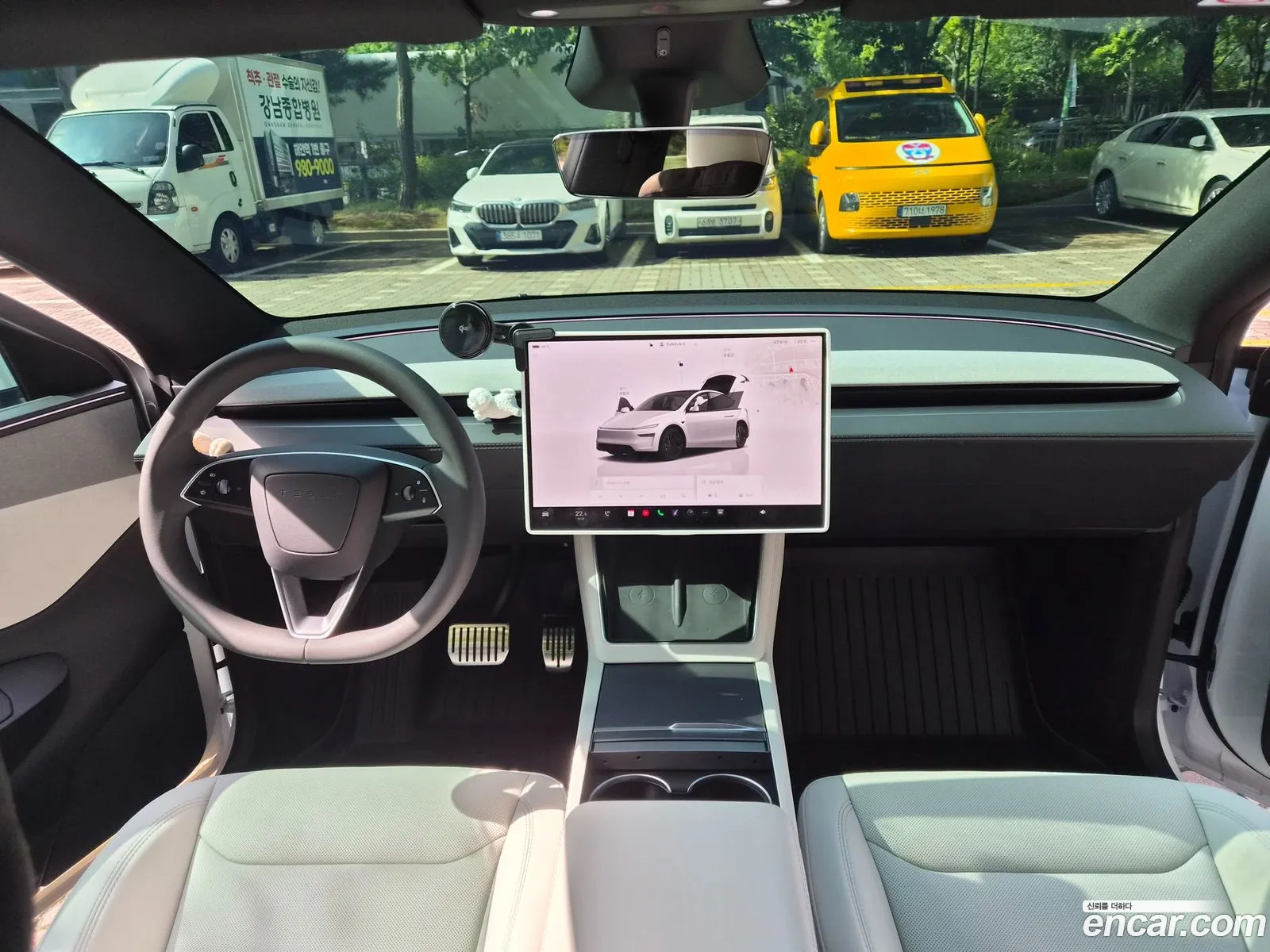 Tesla Model Y 2026 — 7
