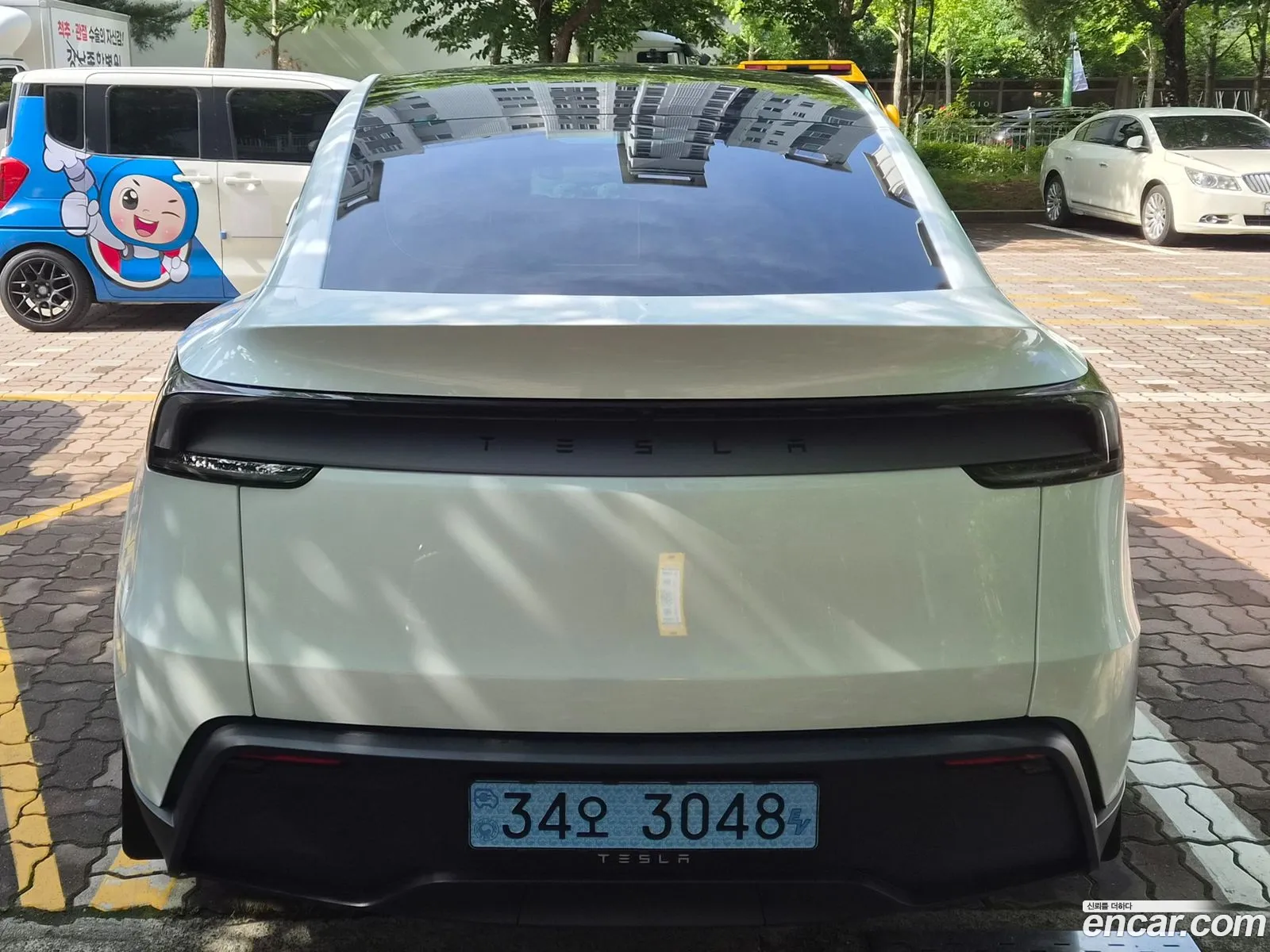 Tesla Model Y 2026 — 15