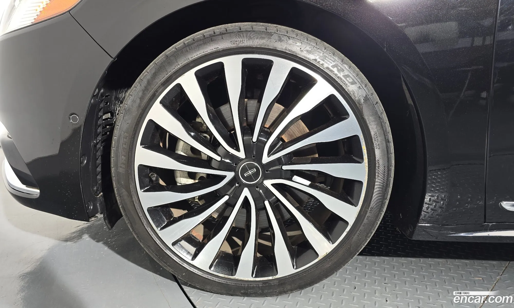 Lincoln Continental 10th Gen 2017 1LN6L9BC8H5618660 — 13