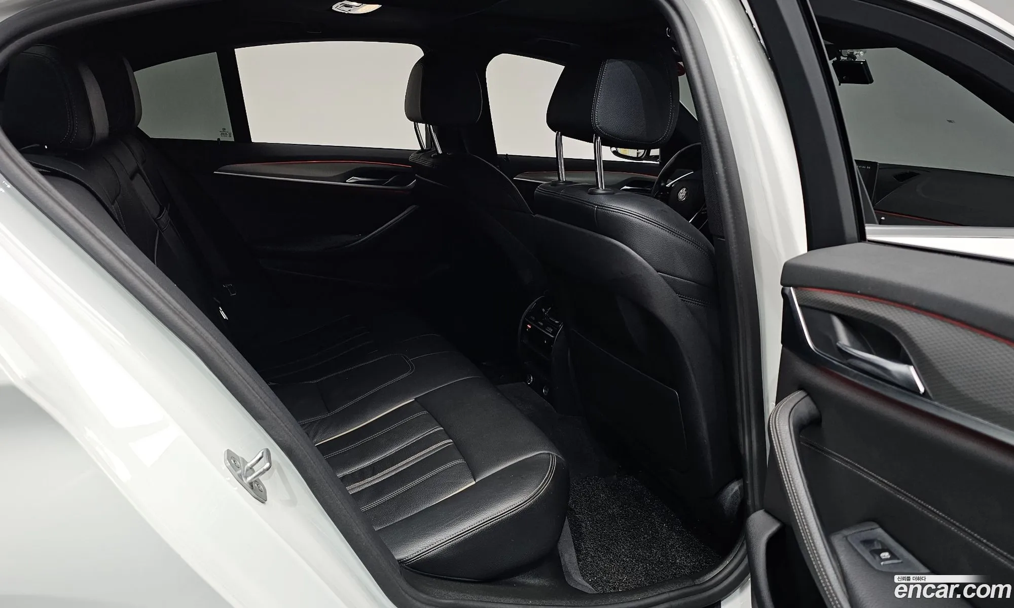 BMW 5 Series 2017 WBAJD3106JG970577 — 12