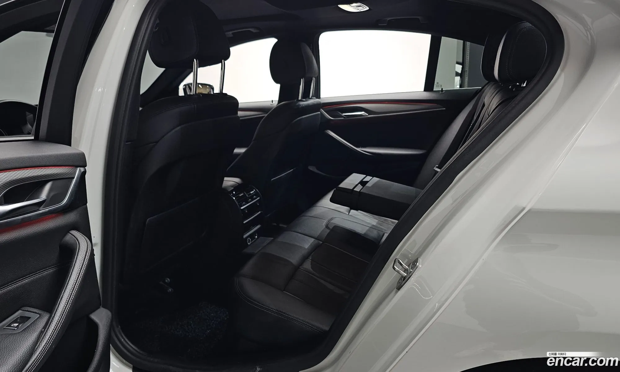 BMW 5 Series 2017 WBAJD3106JG970577 — 31