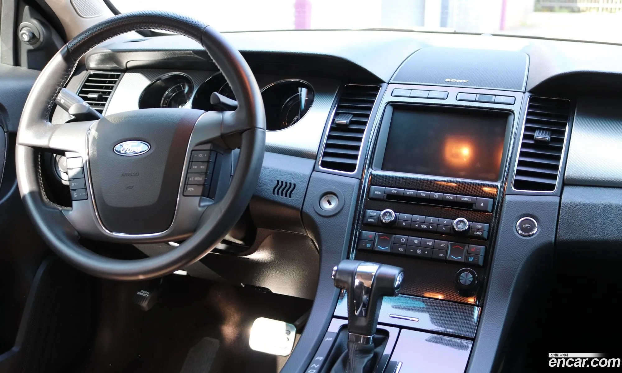 Ford Taurus 2012 — 12