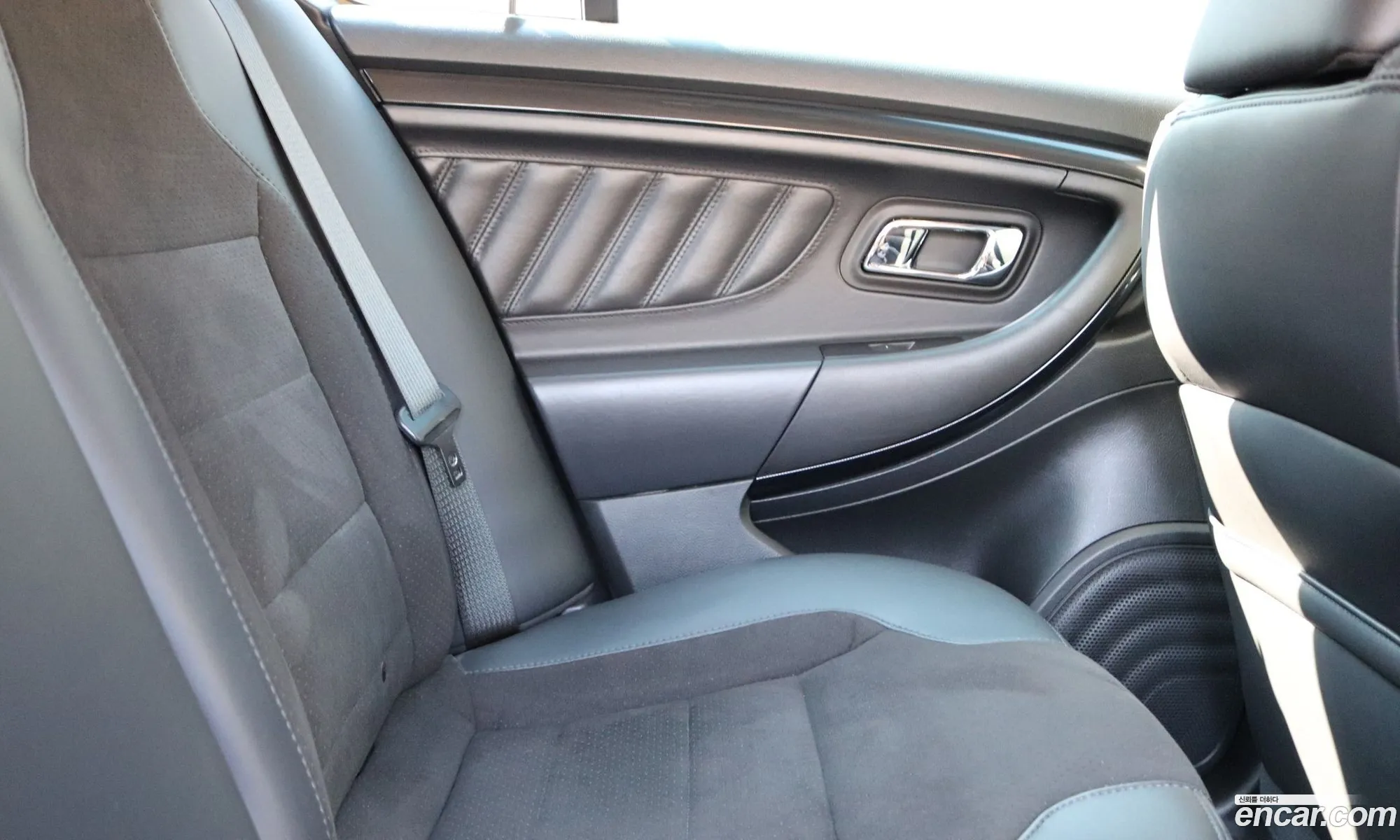 Ford Taurus 2012 — 8