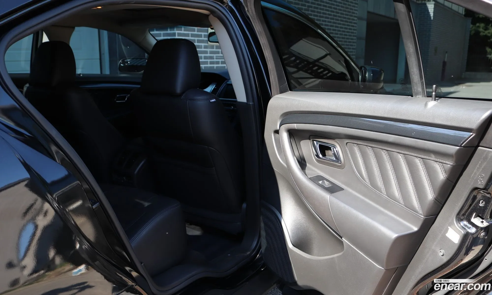 Ford Taurus 2012 — 16