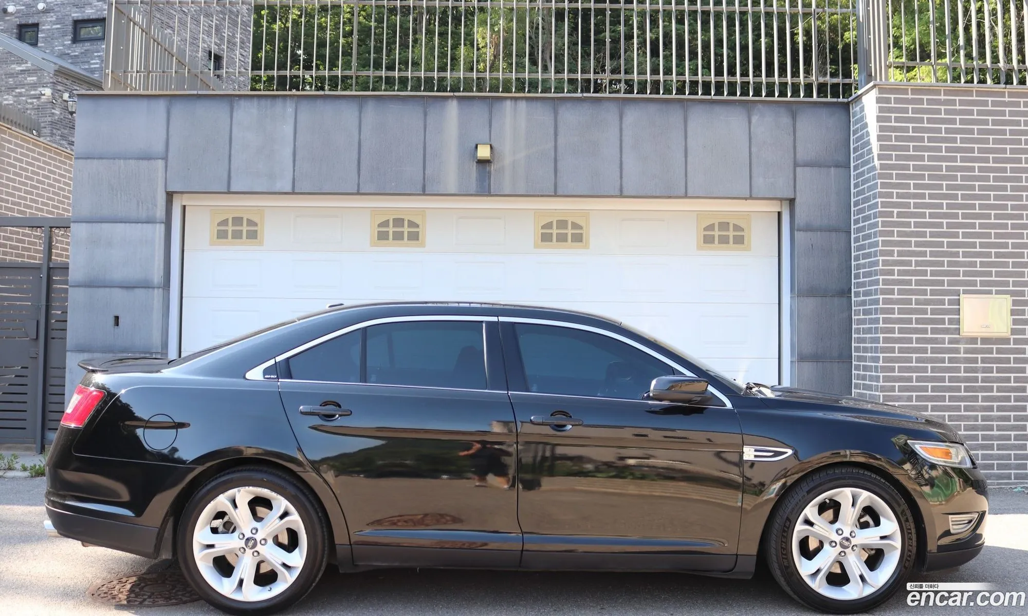 Ford Taurus