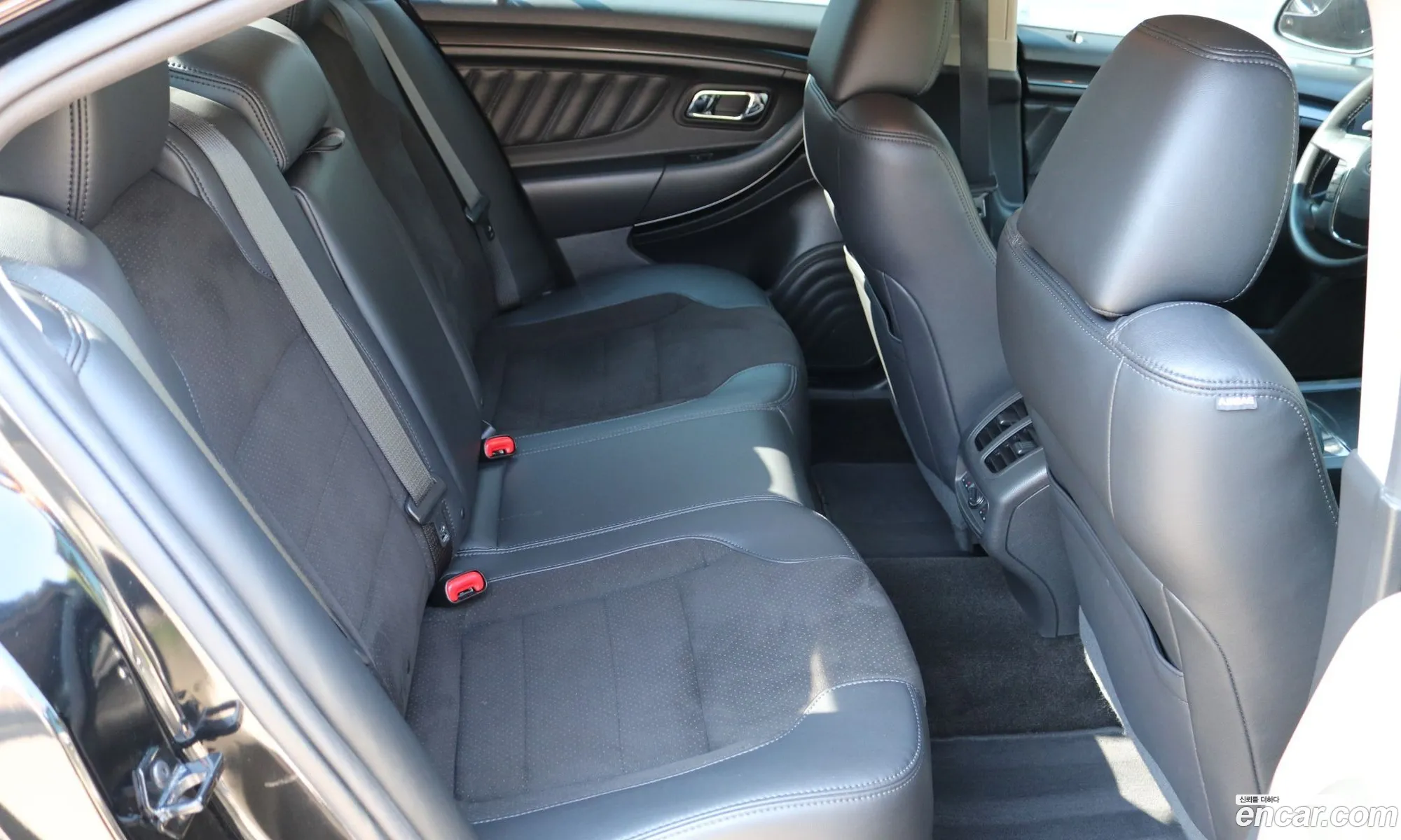 Ford Taurus 2012 — 13