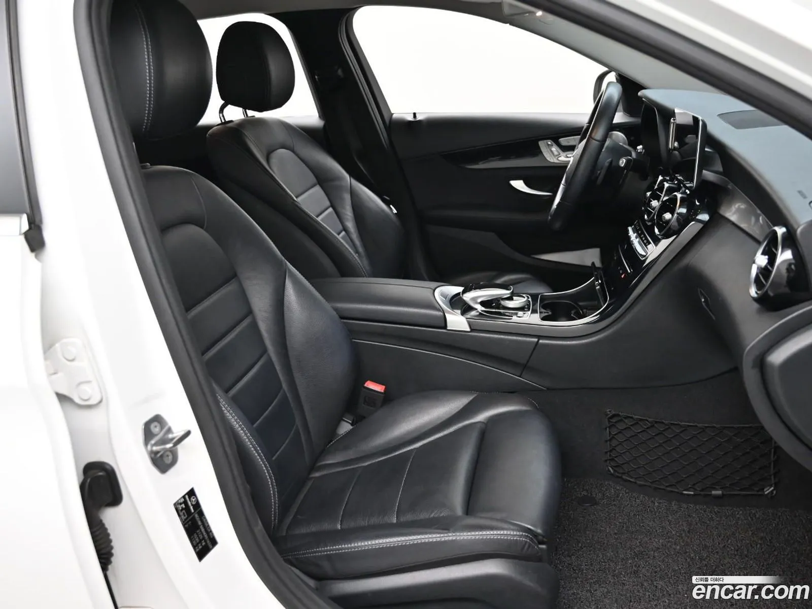 Mercedes-Benz C-Class W205 2019 — 17