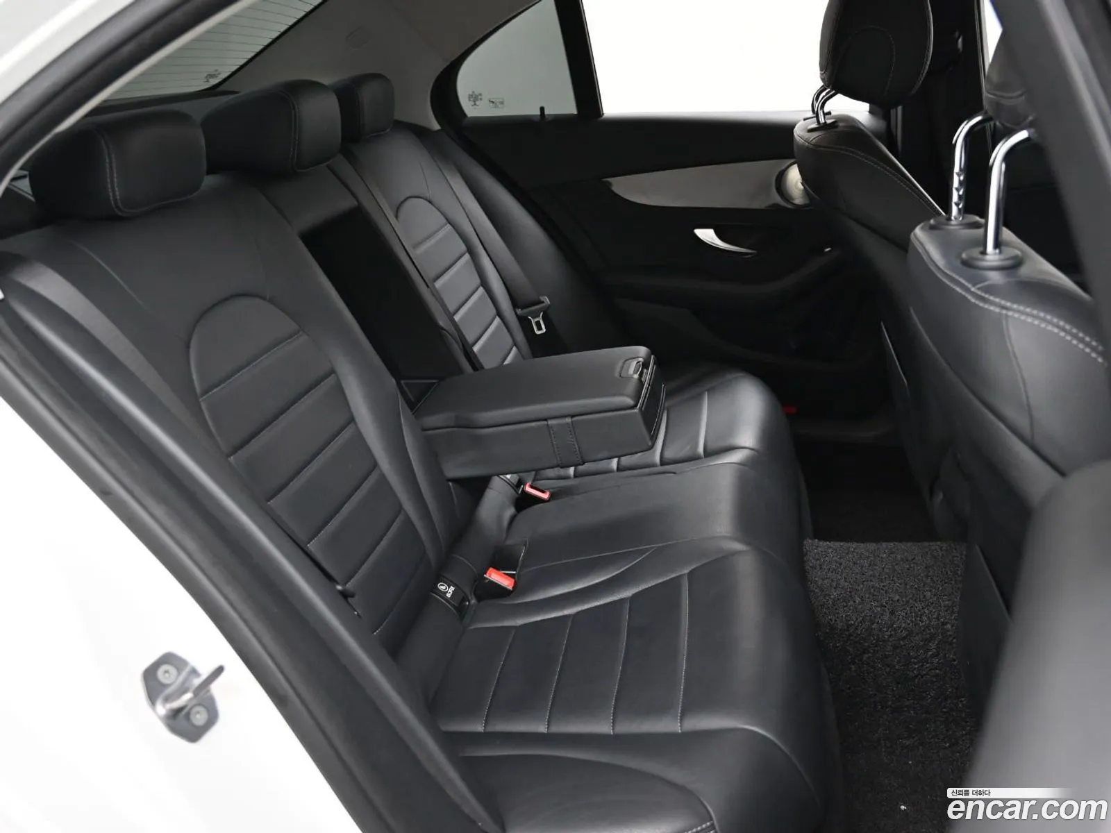 Mercedes-Benz C-Class W205 2019 — 19